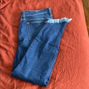 Skinny jeans frayed bottoms